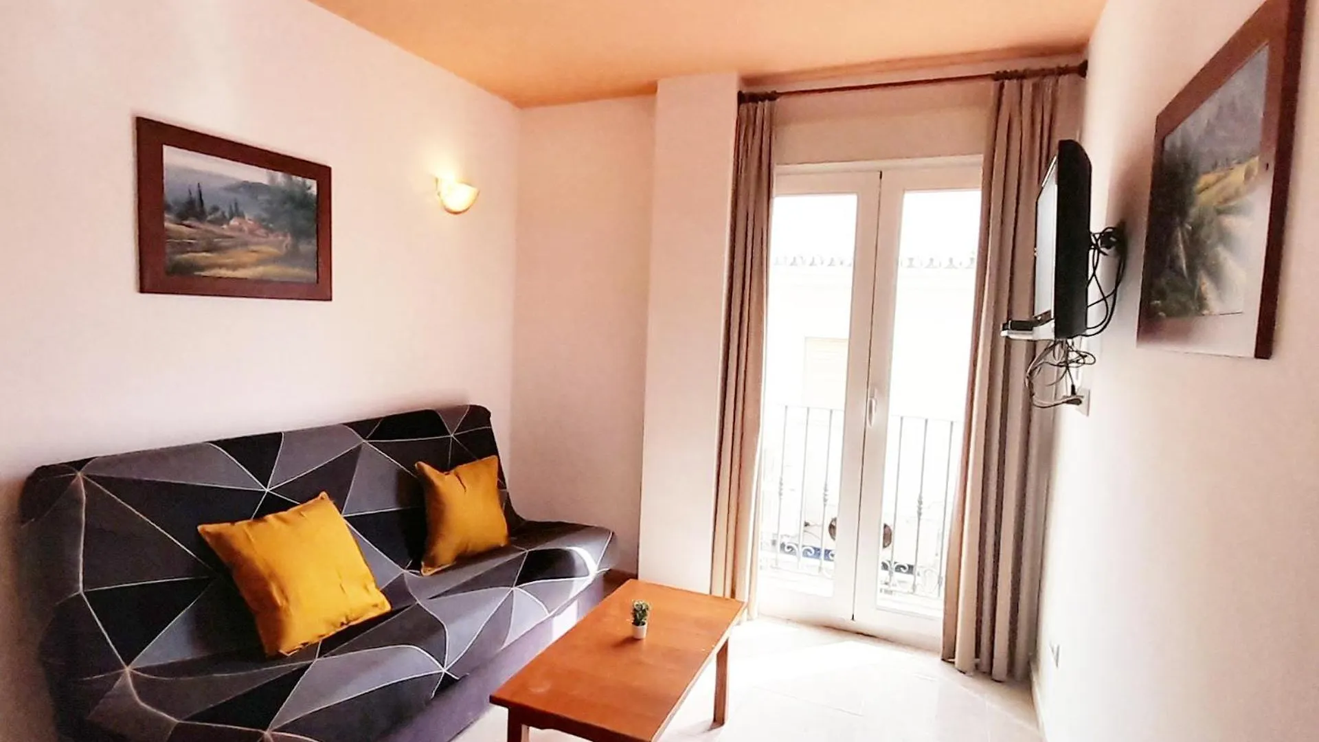 Apartamentos Vicenta Playa Carihuela Torremolinos